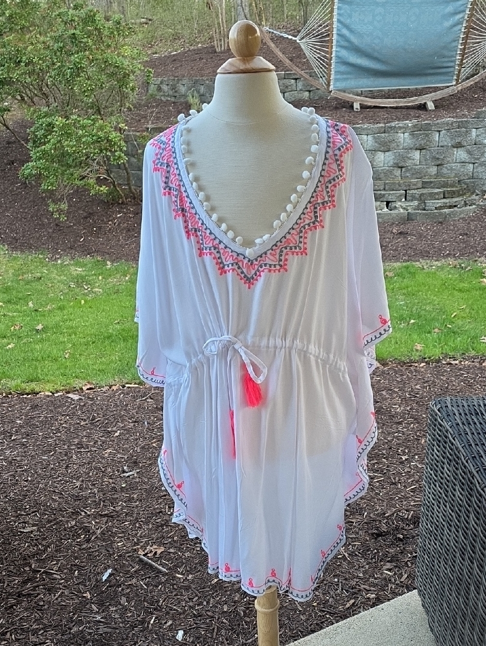Uluwatu White & Pink Embroidered V-Neck Swim Coverup